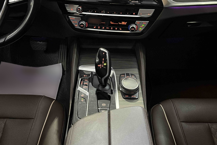 宝马5系新能源 2021款 改款 535Le 豪华套装中控内饰7005