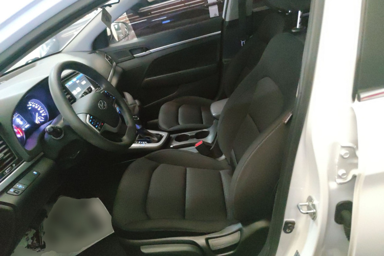 现代 领动 2016款 1.6L 自动智炫·精英型局部细节19