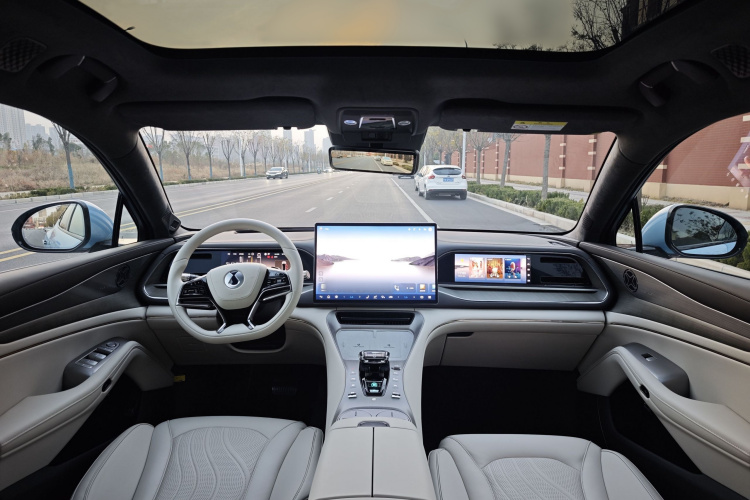 腾势N7 2024款 630 四驱智驾Ultra版中控内饰7001