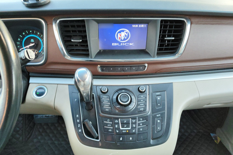 别克GL8 2014款 3.0L XT豪华商务旗舰版局部细节16