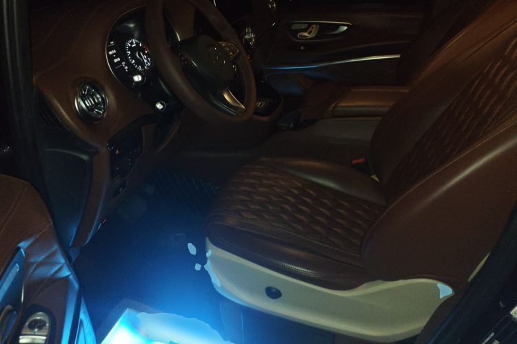 奔驰 威霆 2023款 2.0T 商务版 7座中控内饰20
