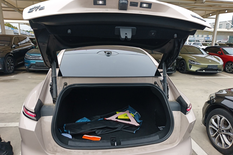 蔚来ET5 2022款 75kWh机舱底盘23