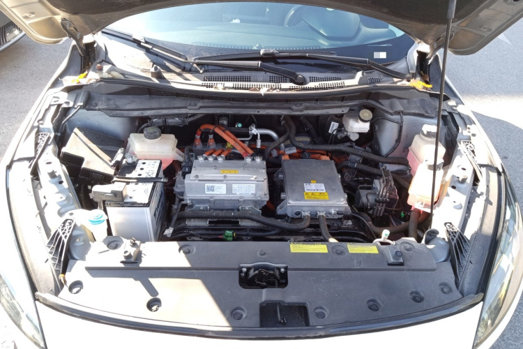 小鹏G3 2020款 520i 智享版机舱底盘24