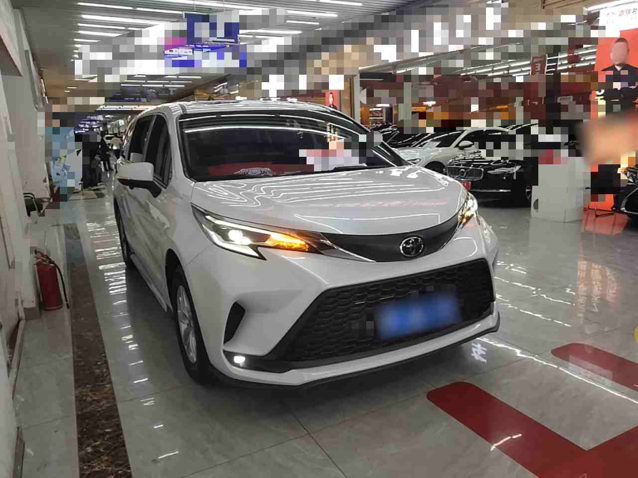 车辆右前45度外观展示