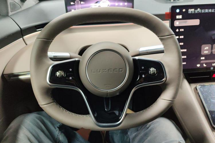 鸿蒙智行 智界R7 2025款 增程 331km Ultra局部细节13