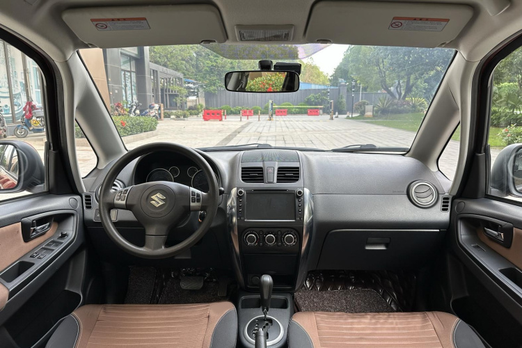 铃木 天语 SX4 2013款 1.6L 自动酷锐型中控内饰7002