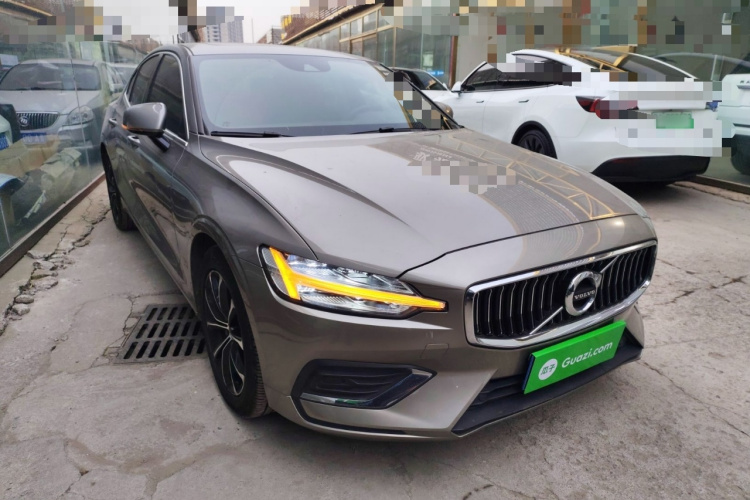 沃尔沃S60 2021款 T4 智逸豪华版车身外观3