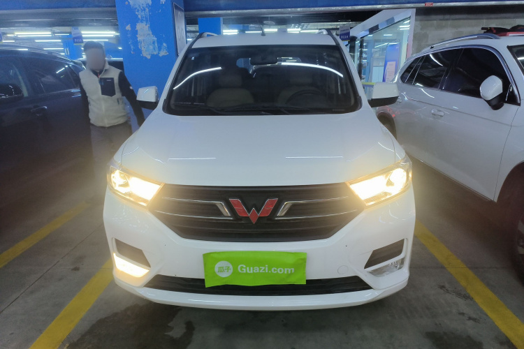 五菱汽车 五菱宏光 2021款 1.5L改款 S舒适型 电动助力LAR车身外观2