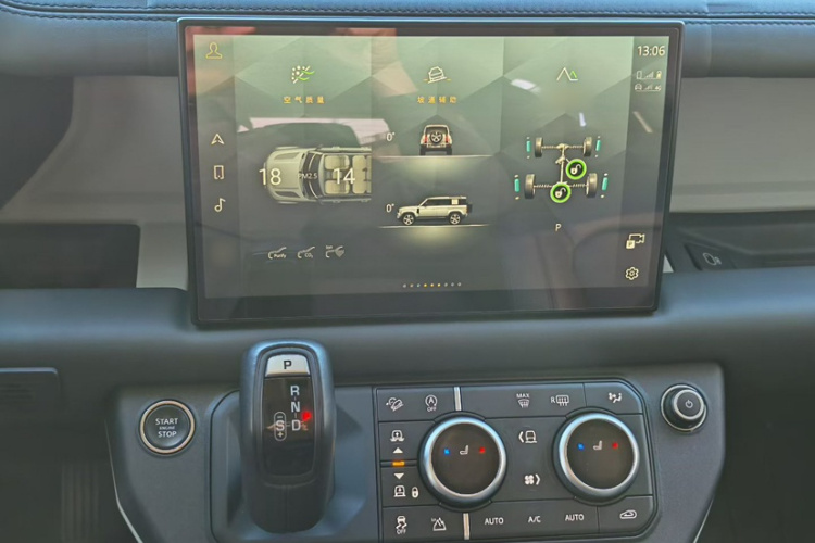 路虎卫士 2023款 改款 110 3.0T P400 暗黑特别版中控内饰7009