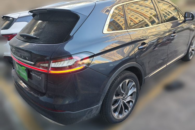 林肯 航海家 2021款 2.0T 四驱尊享版车身外观7