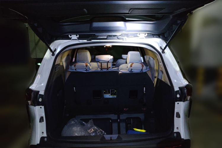 丰田 赛那SIENNA 2023款 2.5L混动 舒适版中控内饰23