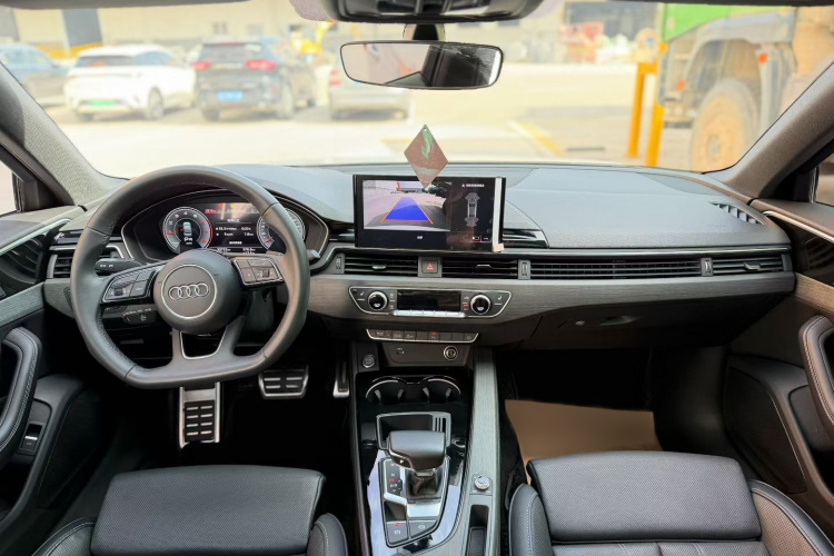 奥迪A4L 2023款 40 TFSI 豪华动感型中控内饰7001
