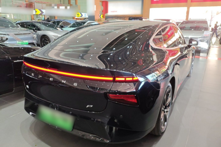 小鹏P7 2022款 480N+车身外观7