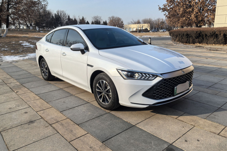 比亚迪 秦PLUS 2024款 荣耀版 DM-i 55KM领先型车身外观6004