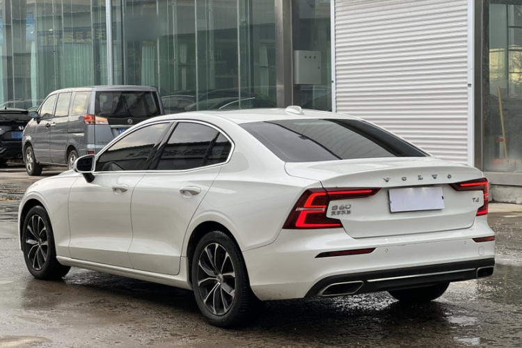 沃尔沃S60 2021款 T4 智逸豪华版车身外观6002