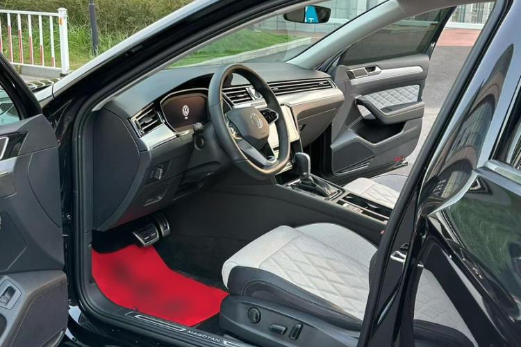 大众 迈腾 2023款 200万辆纪念版 330TSI DSG豪华型中控内饰7003