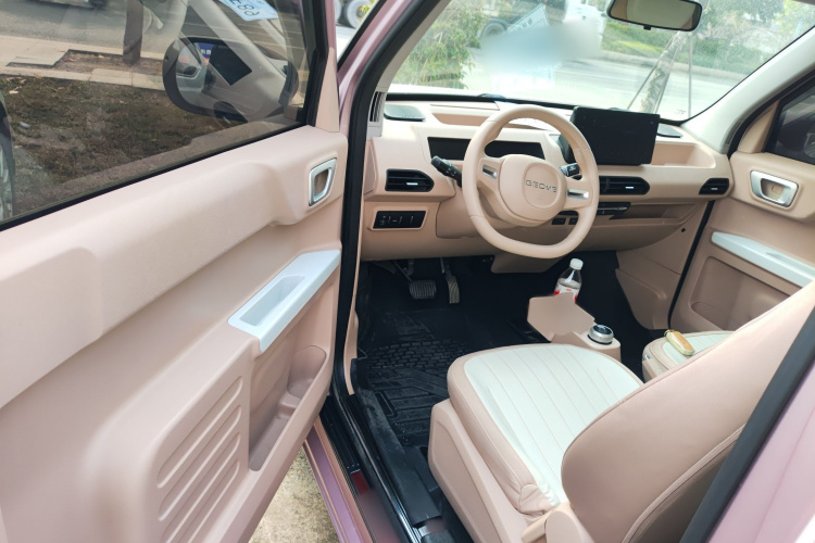 吉利银河 2023款 熊猫mini 200km 耐力熊中控内饰7003