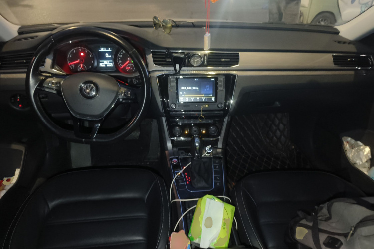 大众 帕萨特 2017款 330TSI DSG尊荣版中控内饰12