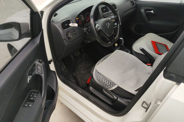 大众 Polo 2016款 1.6L 自动舒适型中控内饰20