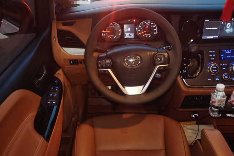 丰田 SIENNA 2015款 3.5L 四驱L中控内饰13