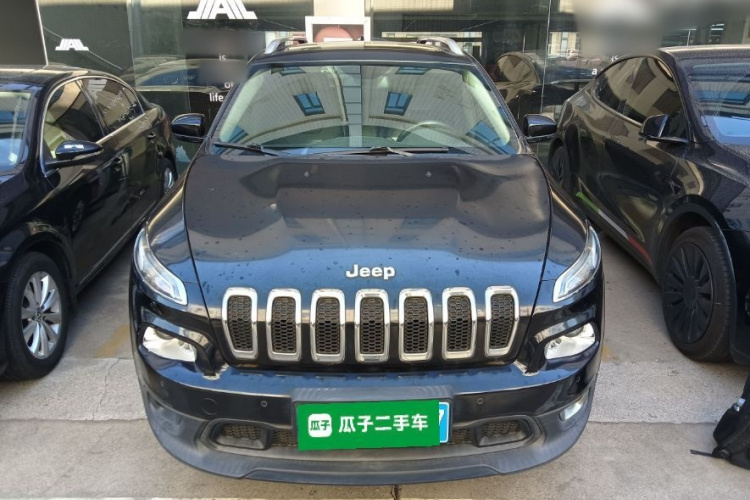 Jeep 自由光 2016款 2.4L 领先版车身外观2