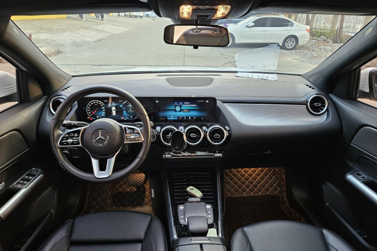 奔驰GLA 2022款 改款二 GLA 200中控内饰7003