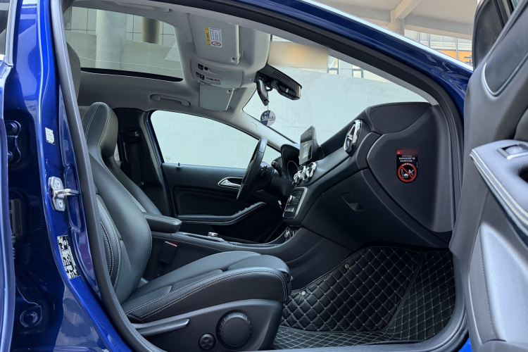 奔驰GLA 2018款 GLA 200 时尚型中控内饰7003