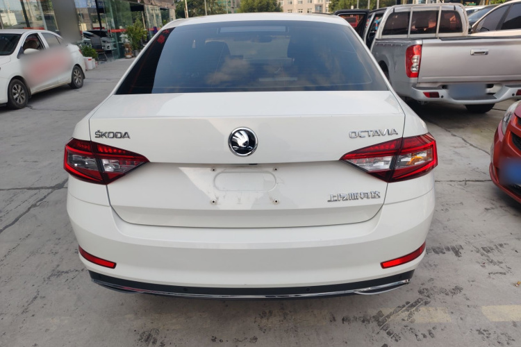 斯柯达 明锐 2019款 1.5L 自动豪华版车身外观6