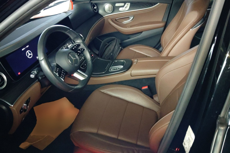 奔驰E级 2021款 E 300 L 运动时尚型中控内饰19