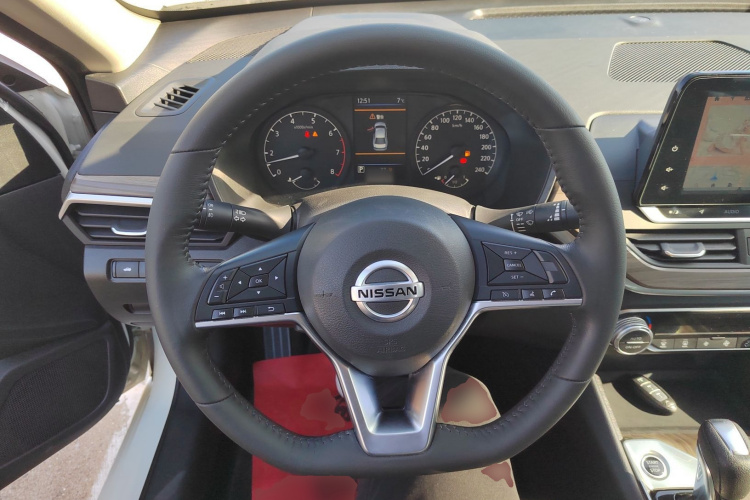 日产 天籁 2021款 2.0L XL 舒适版中控内饰13