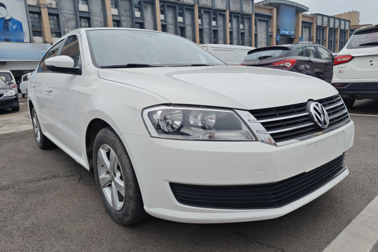 大众 朗逸 2013款 改款经典 1.6L 自动风尚版车身外观3