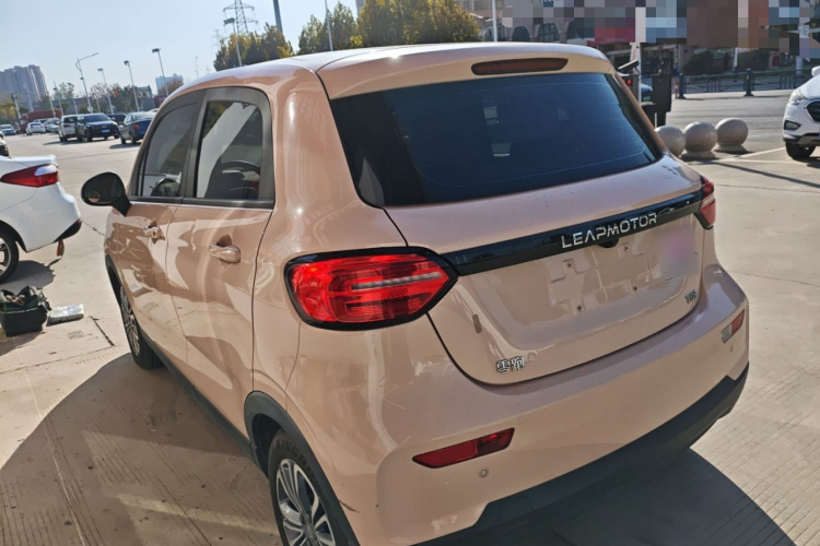 零跑汽车 零跑T03 2021款 400轻享版 磷酸铁锂车身外观4