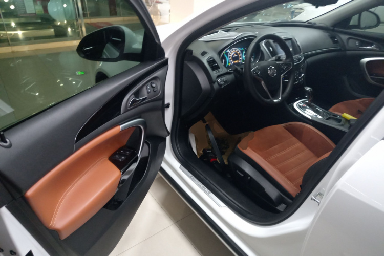 别克 君威 2015款 1.6T 精英技术型中控内饰20