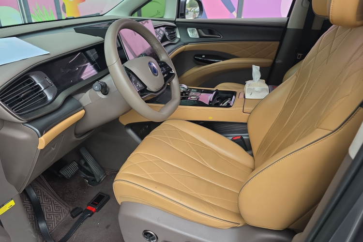 腾势D9 2022款 DM-i 970 四驱旗舰型中控内饰19