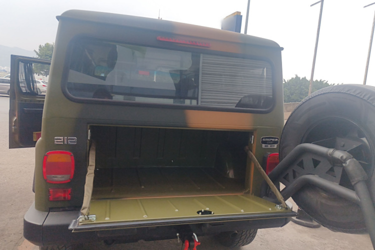 BAW北汽制造 212经典 2023款 狙击手 2.4T 手动轻装款机舱底盘23