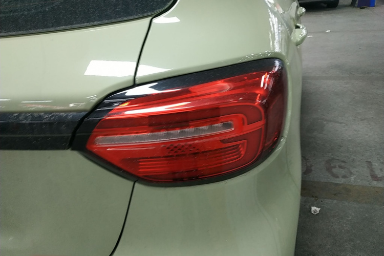 零跑汽车 零跑T03 2022款 耀金版车身外观9