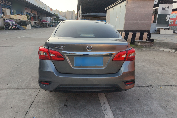 日产 轩逸 2022款 经典 1.6XE CVT舒适版车身外观6