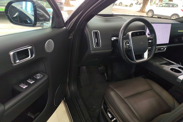 理想汽车 理想L8 2023款 Air中控内饰7003