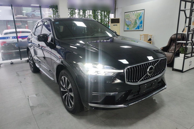 沃尔沃XC60 2024款 B5 四驱智远豪华版车身外观3