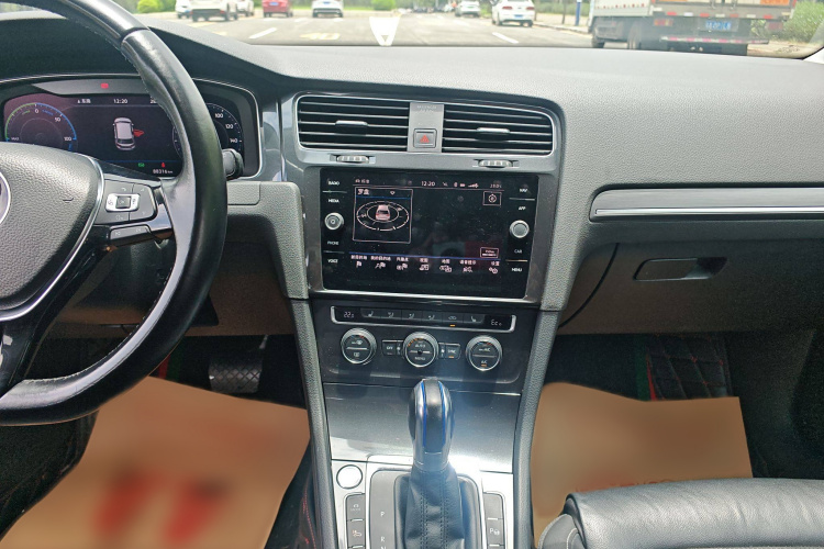 大众 高尔夫新能源(进口) 2018款 e-Golf中控内饰7008