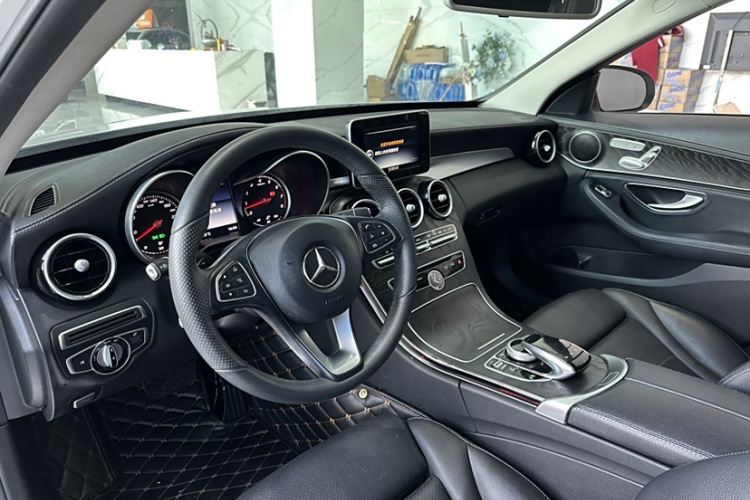 奔驰C级 2016款 C 200 L 运动型中控内饰7003