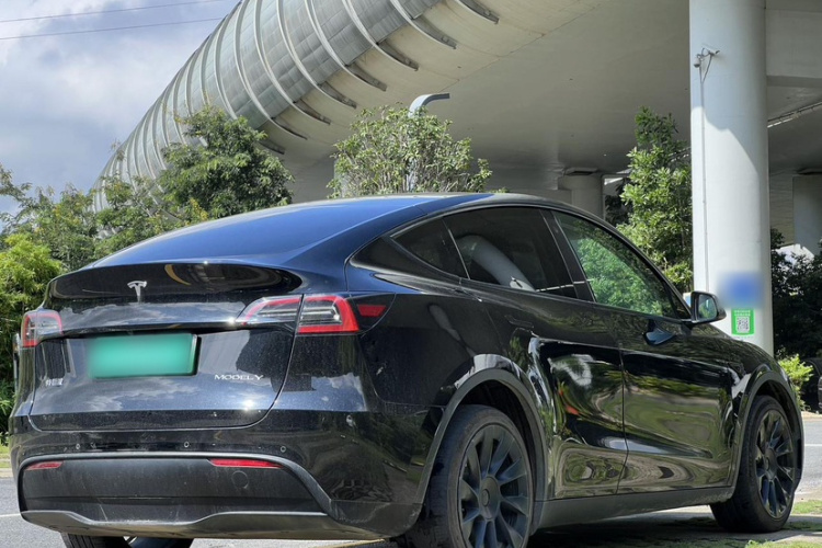 特斯拉 Model Y 2022款 长续航全轮驱动版车身外观6006