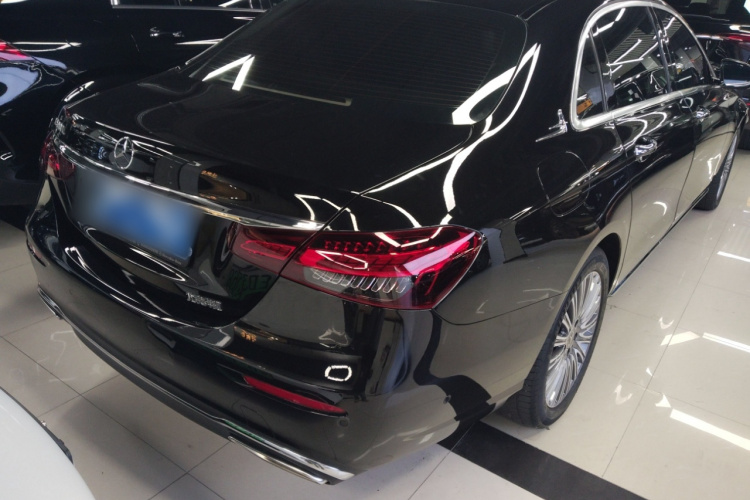 奔驰E级 2023款 改款 E 300 L 豪华型车身外观7