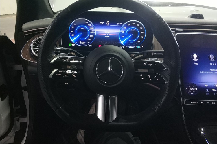 奔驰EQE 2022款 350 先锋版中控内饰13