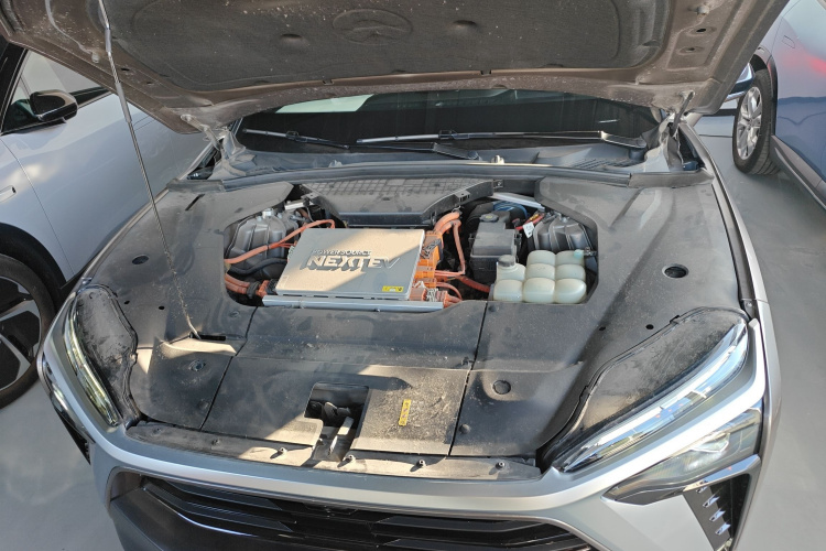 蔚来ES8 2020款 580KM 七座版机舱底盘24