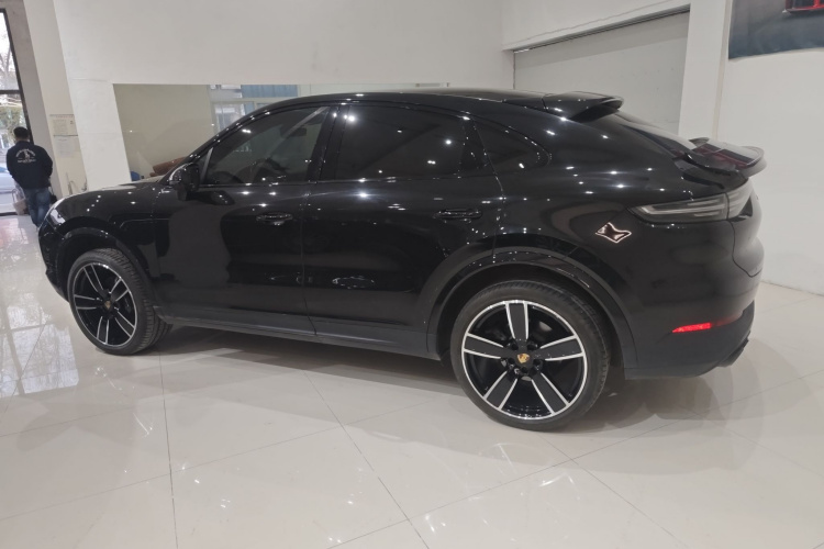 保时捷 2023款 Cayenne Coupé 3.0T 铂金版车身外观4