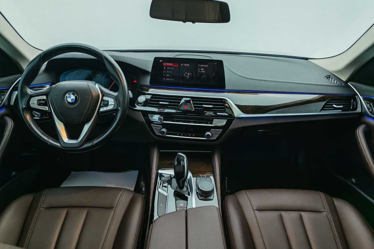 宝马5系 2019款 改款 525Li 豪华套装中控内饰7002