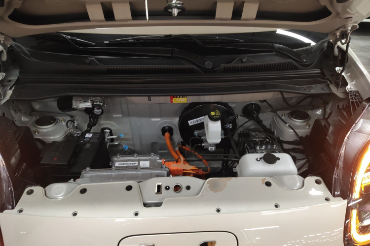 五菱汽车 宏光MINIEV 2025款 四门版 进阶款机舱底盘24