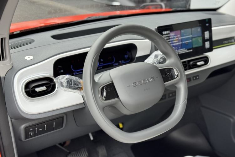 吉利银河 2025款 210km 熊猫骑士中控内饰7001