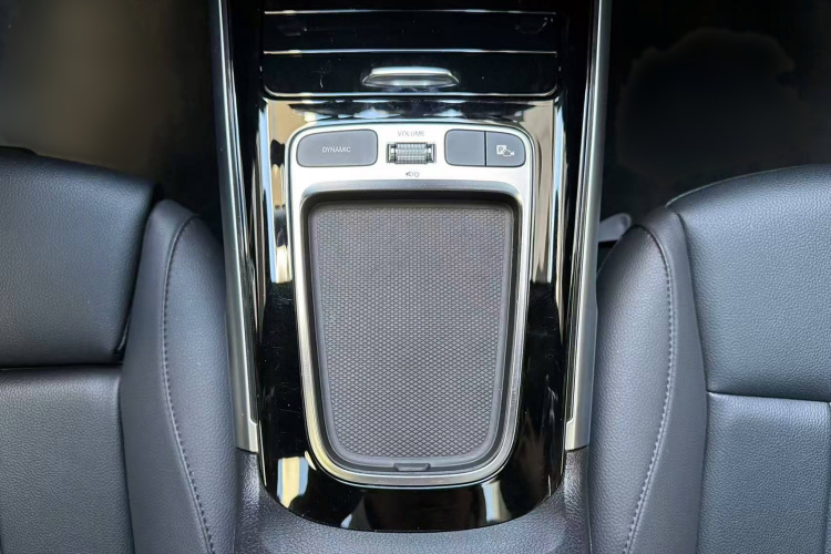 奔驰GLB 2024款 GLB 200 动感型中控内饰7004